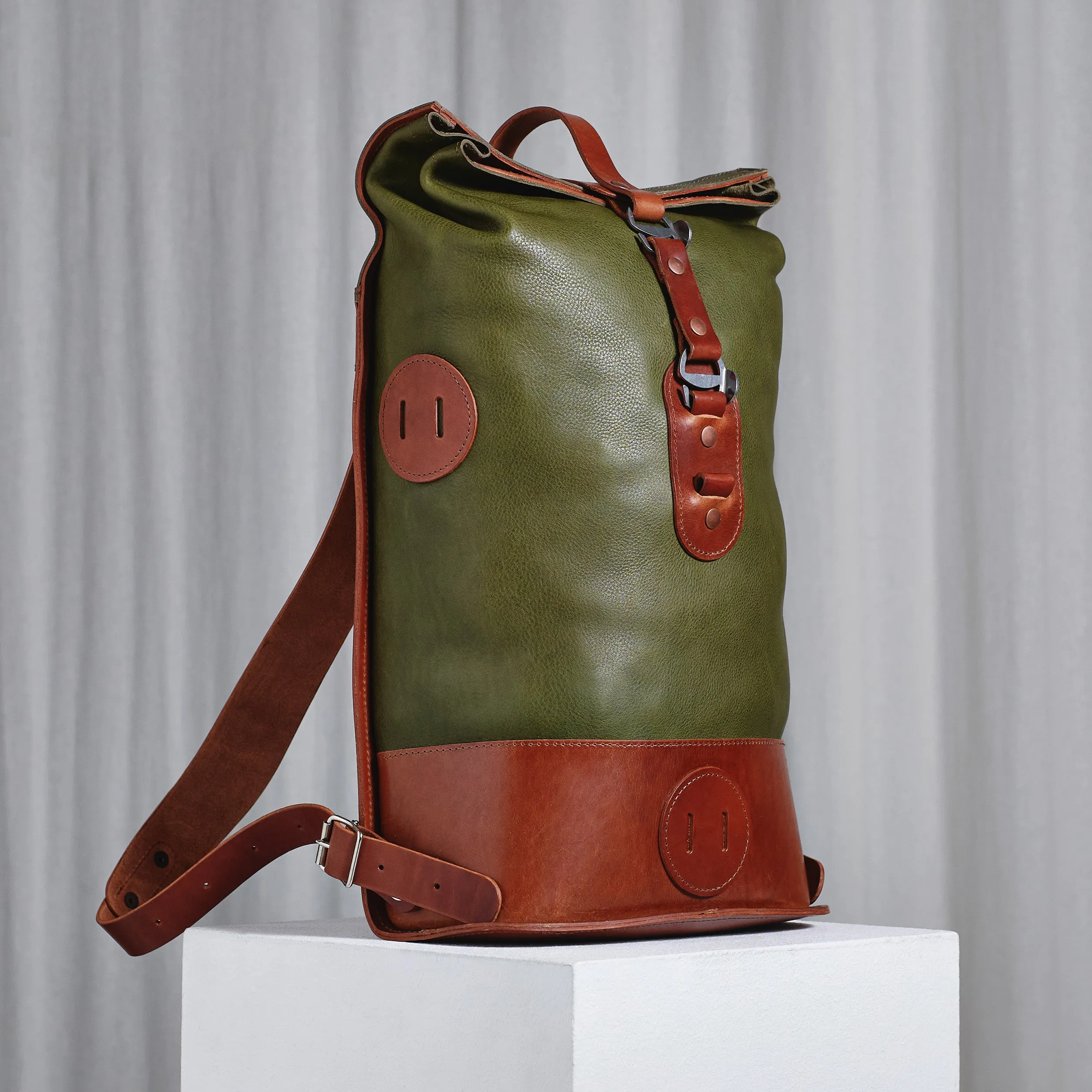 Small Fold Top – Leather Backpack in Olive & Brown